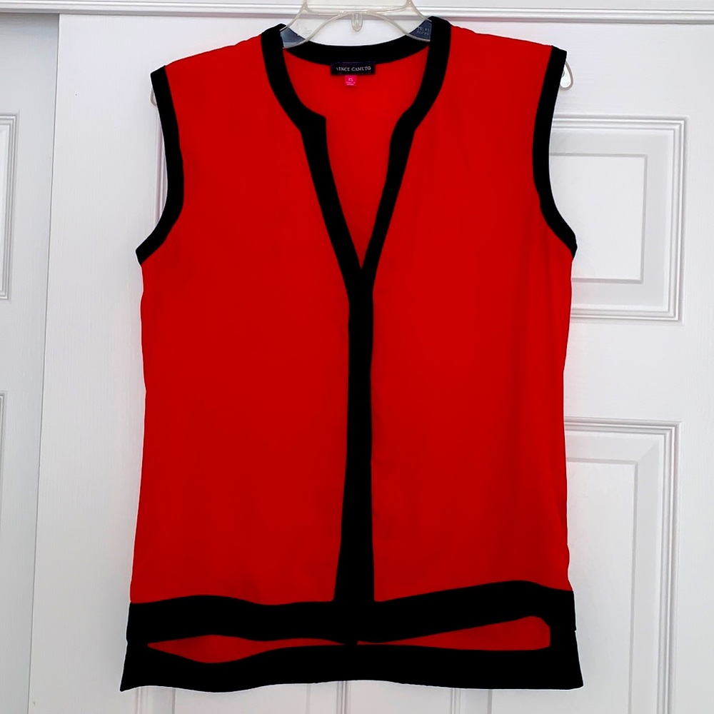 Beautiful blouse. Excellent condition. Runs big